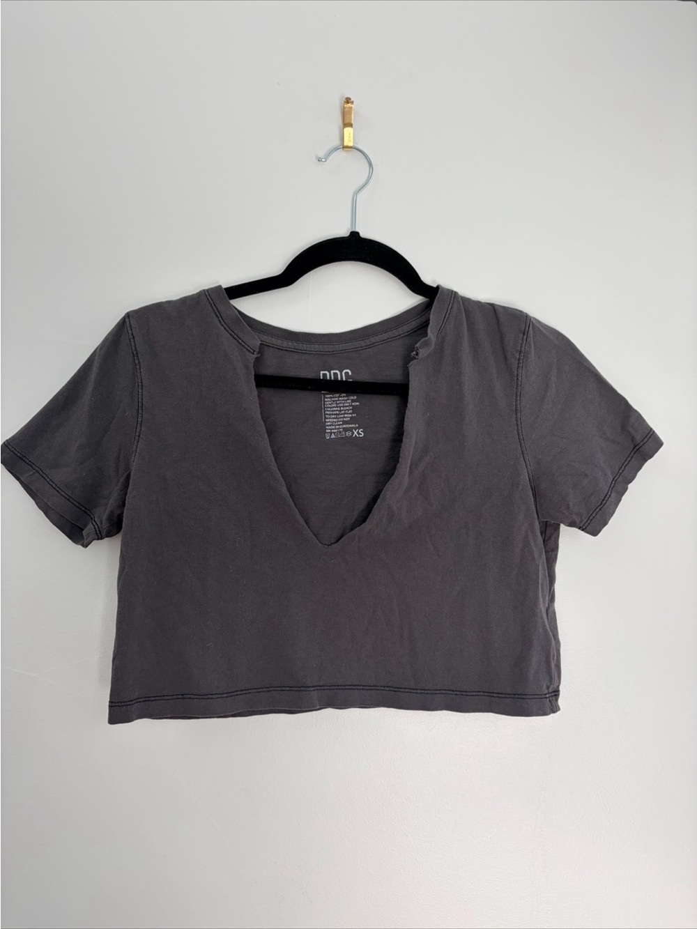 BDG Black V-Neck Cropped Tee - Women's XS